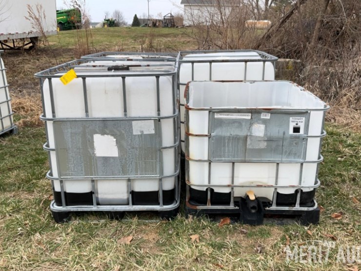 (3)-250-gallon-poly-totes-(1)-with-lid-off-image-1