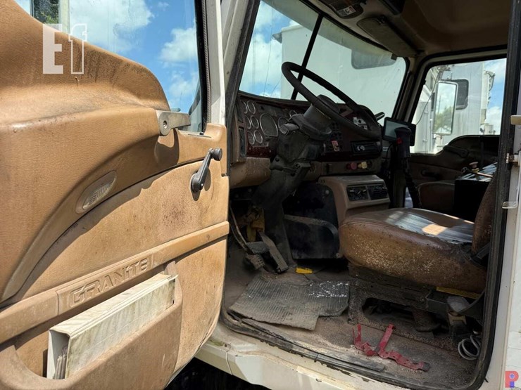 2007-mack-granite-cv713-image-12