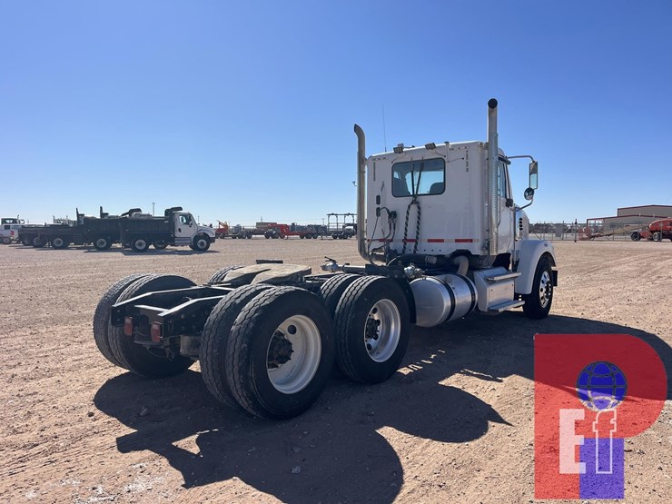 2022-freightliner-coronado-122-sd-image-10