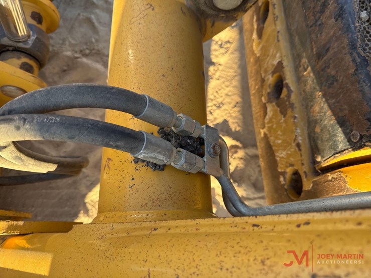 2019-caterpillar-420f2-image-6