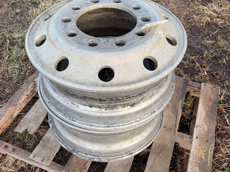 2-aluminum-11r22.5-rims-10-lug-image-1