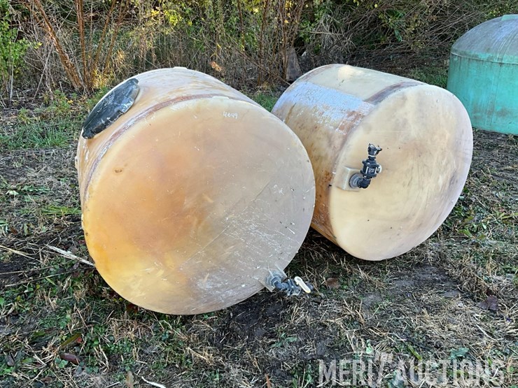 (2)-200-gallon-john-deere-poly-tanks-image-11