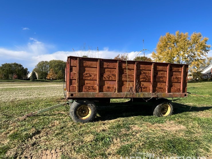 metal-barge-box-on-john-deere-running-gear-image-1