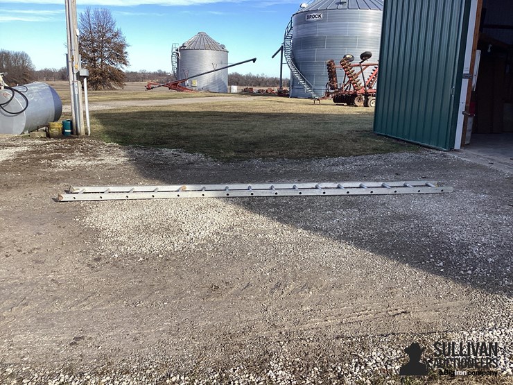 16'-aluminum-ladder-image-4