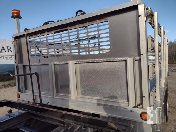 peterbilt-330-image-30