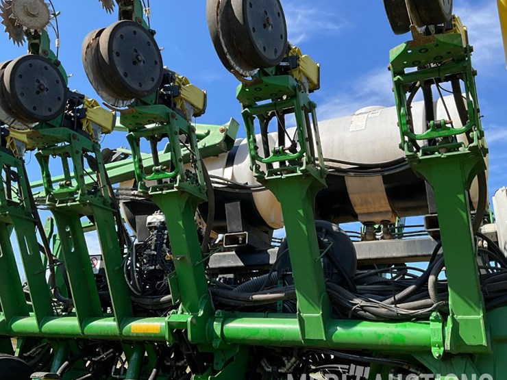 john-deere-1790-image-22