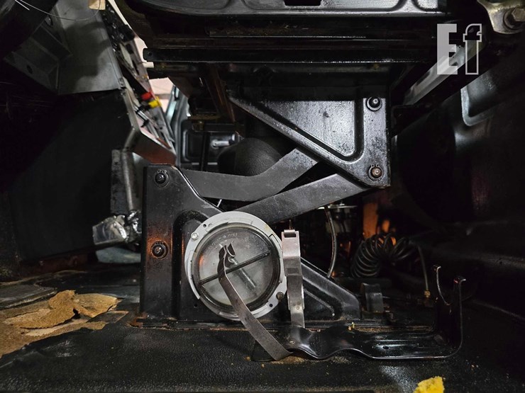 2000-mack-ch613-image-23