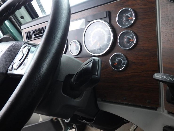 2018-western-star-5700xe-image-33