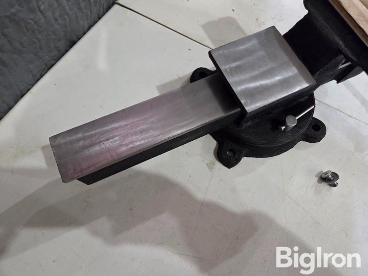 viper-bench-vise-image-4