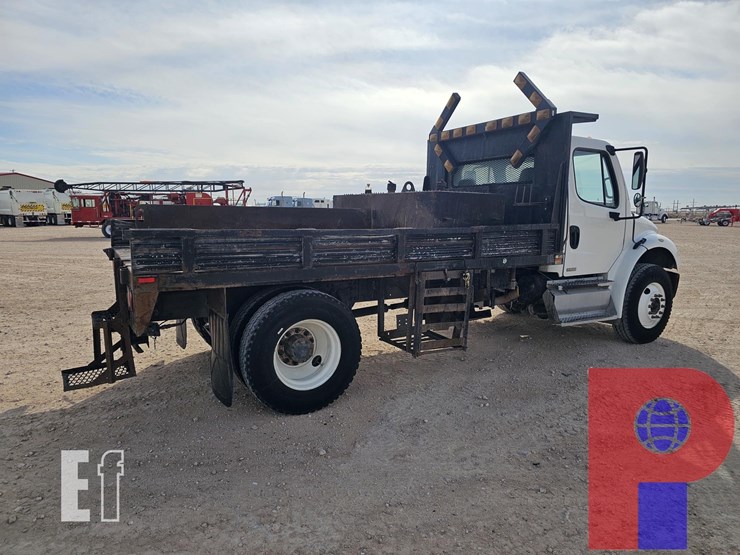 2011-freightliner-m2-106-image-3