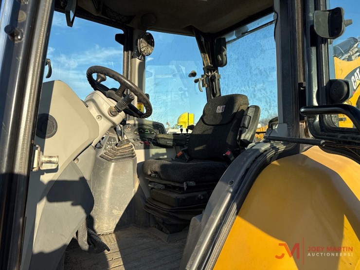 2019-caterpillar-420f2-image-20