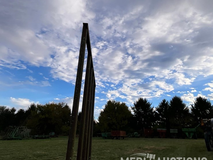 hay-rack-on-john-deere-running-gear-image-34