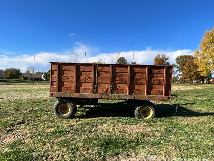 metal-barge-box-on-john-deere-running-gear-image-2