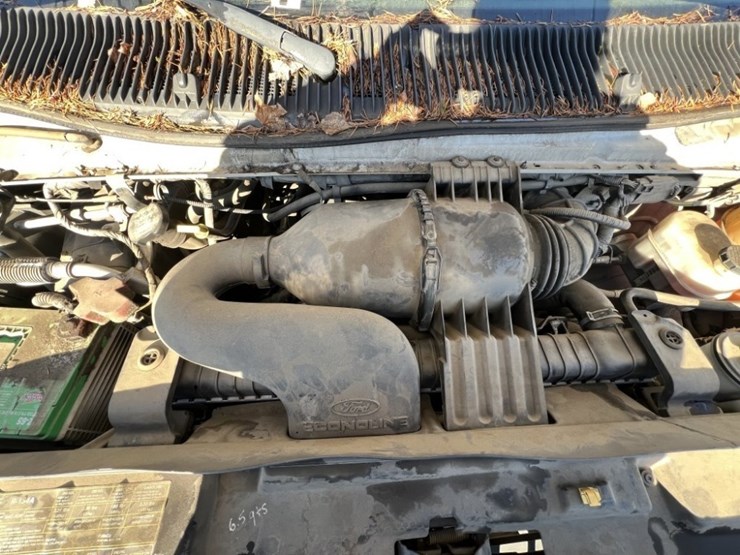 2011-ford-e350-image-14