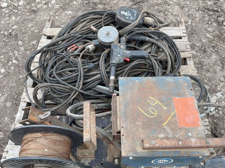 miller-shopmaster-300ac/dc-welder,-works-great,-with-wire-feed-and-leads-image-4