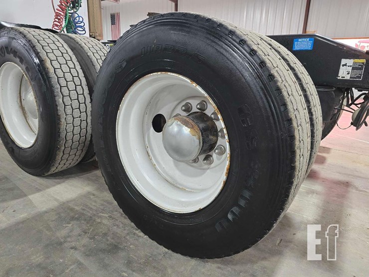 2010-peterbilt-340-image-21