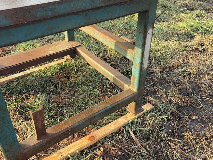 46"x46"-welding-table-36"t-with-vise-and-bench-grinder-image-8