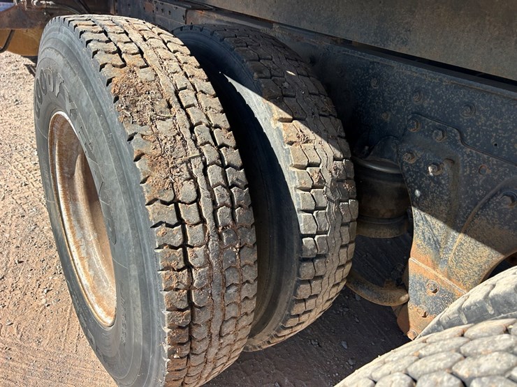 1995-international-8200-image-7