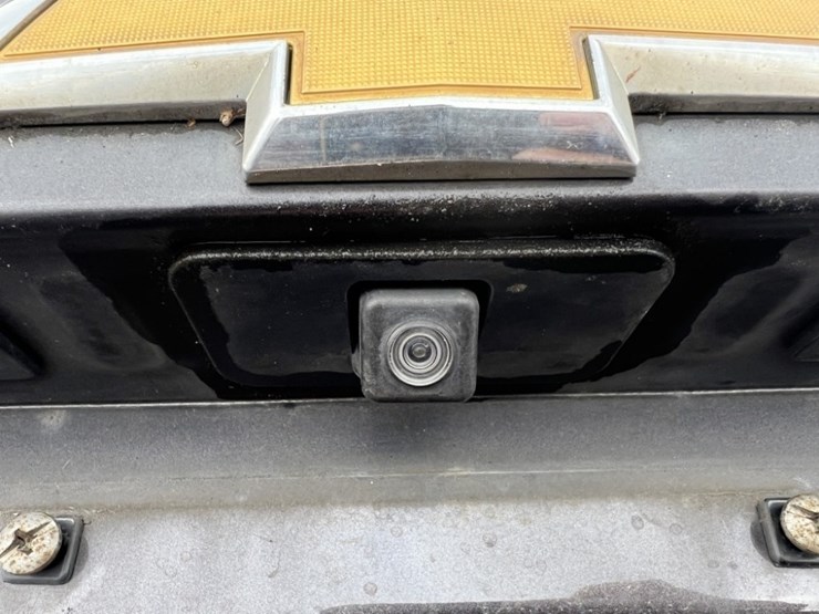 2016-chevrolet-suburban-image-22