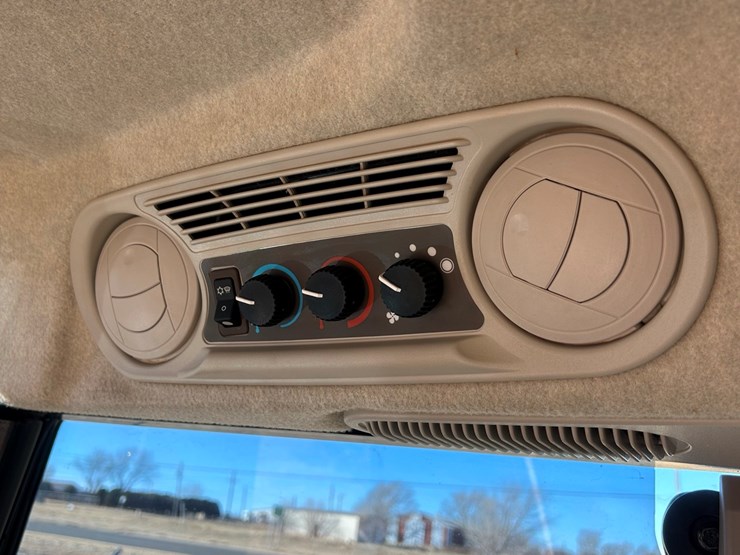 2020-john-deere-5100e-image-27