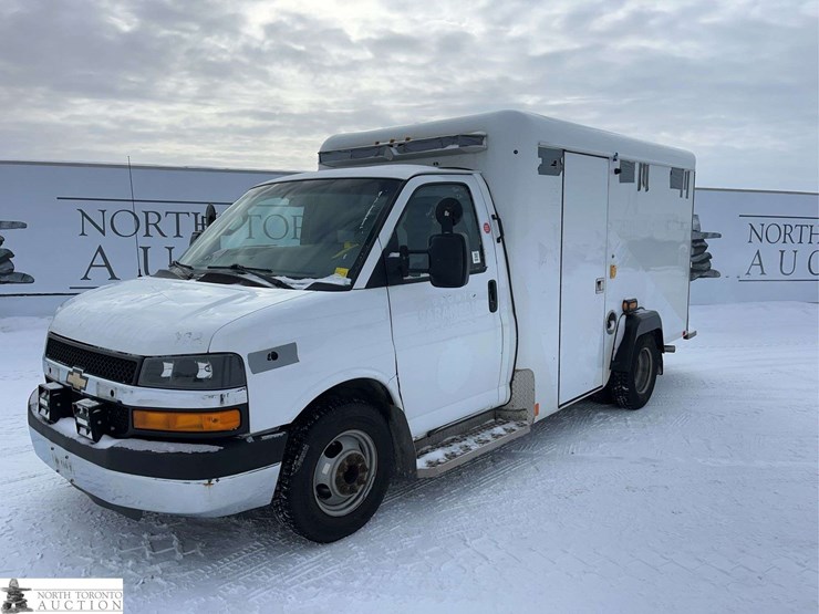 2016-chevrolet-express-g3500-image-1