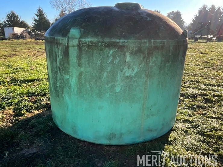 green-1,400-gallon-poly-tank-image-2