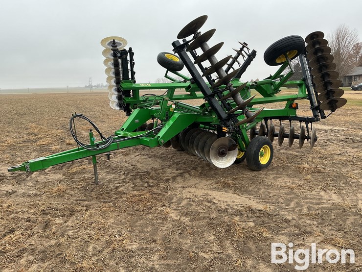 1990-john-deere-630-image-1