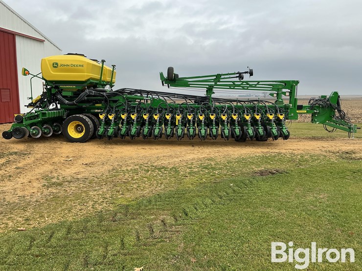 2025-john-deere-db60-image-4