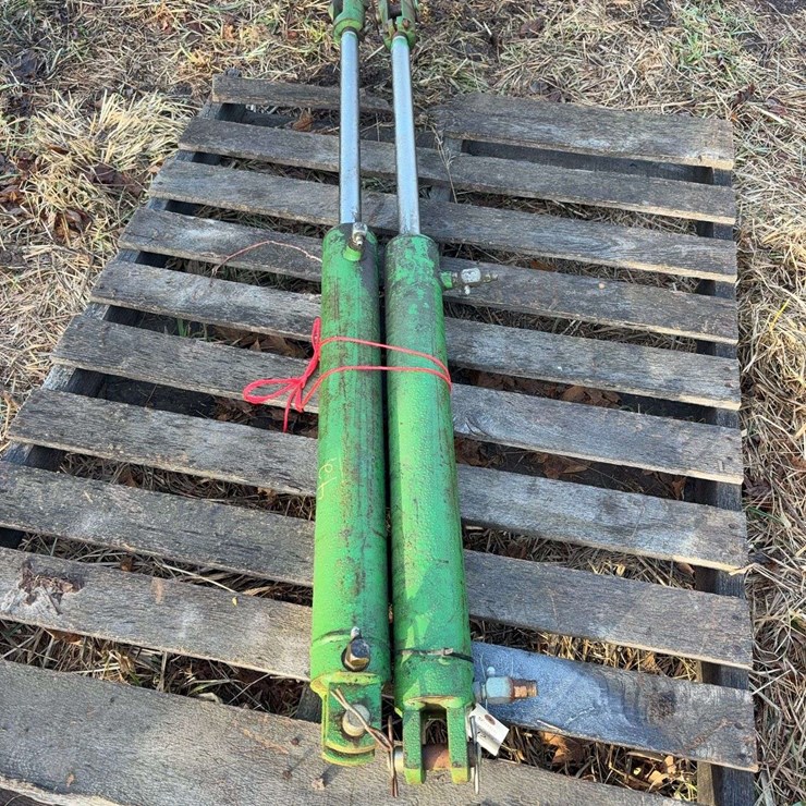 2 hyd cylinders 24" RAM