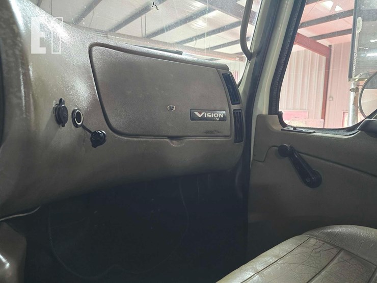 2005-mack-vision-cxn613-image-19