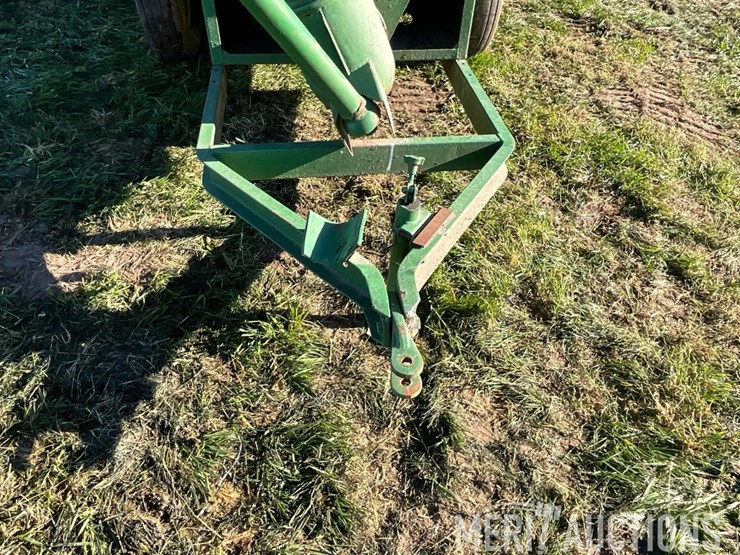 tandem-axle-2-compartment-feed-wagon-image-14