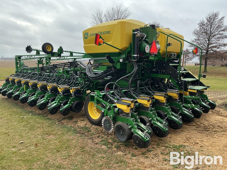 2025-john-deere-db60-image-7