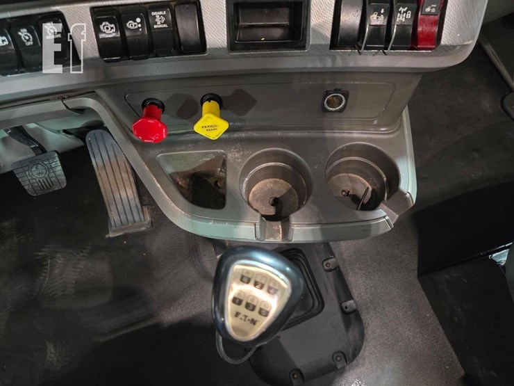 2015-kenworth-t680-image-19