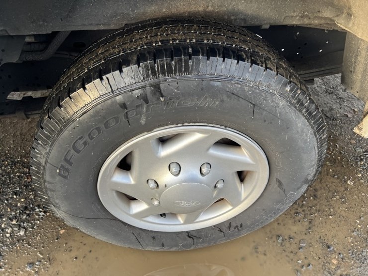 2011-ford-e350-image-16