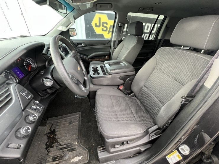 2016-chevrolet-suburban-image-26