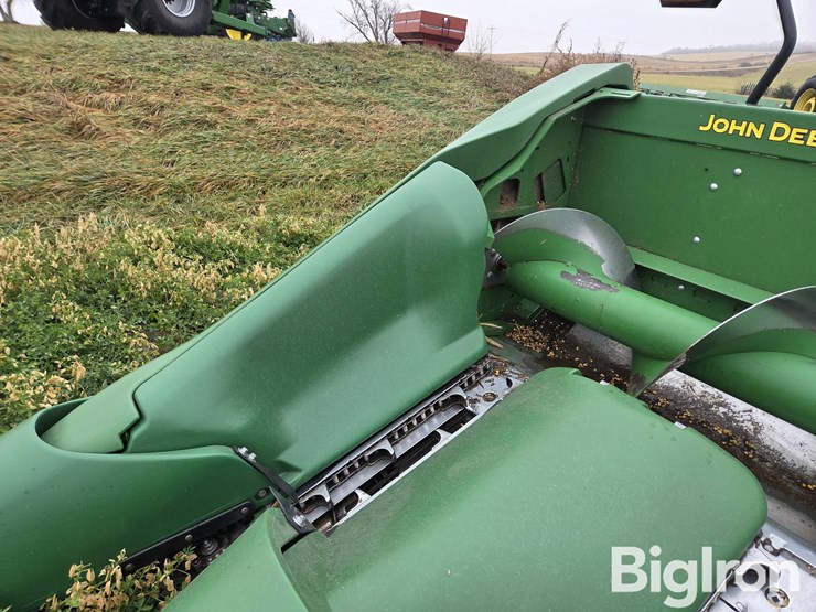 2022-john-deere-c8r-image-16