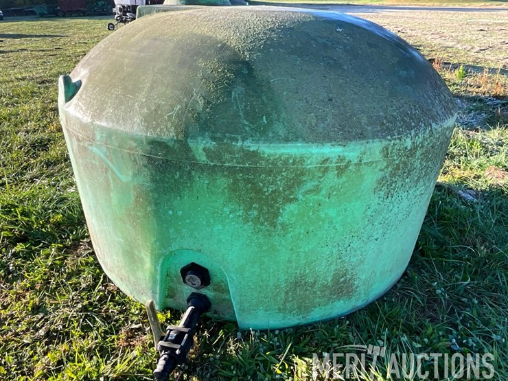 green-1100-gallon-poly-tank-image-4