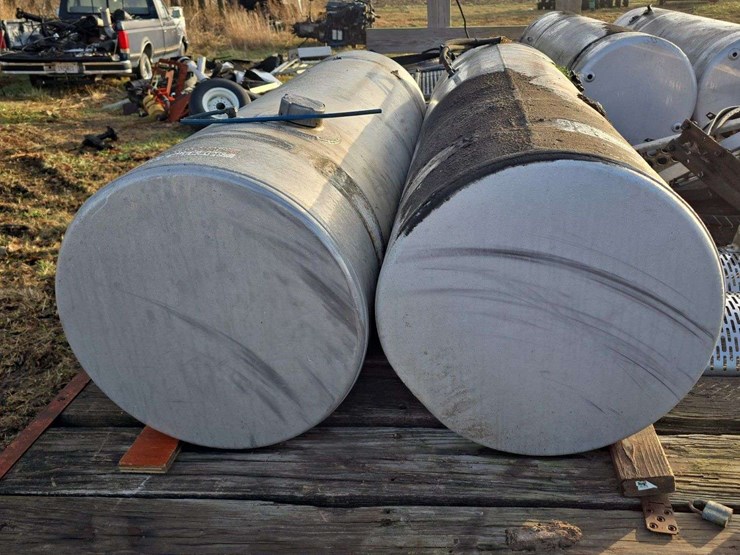 2-120gallon-side-fuel-tanks-have-dents-and-dings-image-3