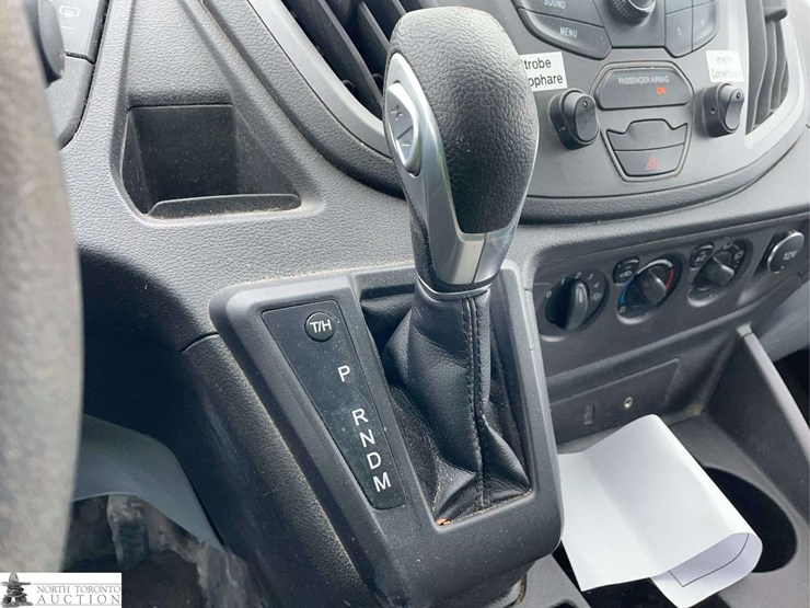 2015-ford-transit-image-18