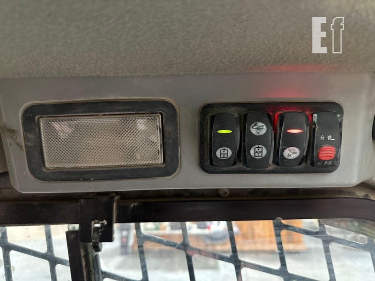 2018-caterpillar-259d-image-23