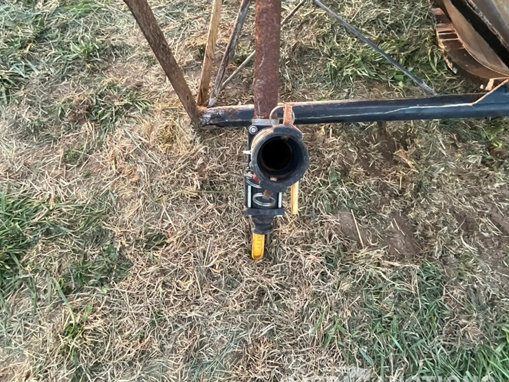 1,400-gallon-poly-tank-on-metal-stand-image-9