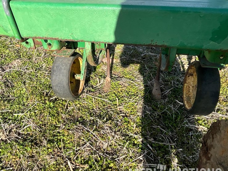 john-deere-8-image-17