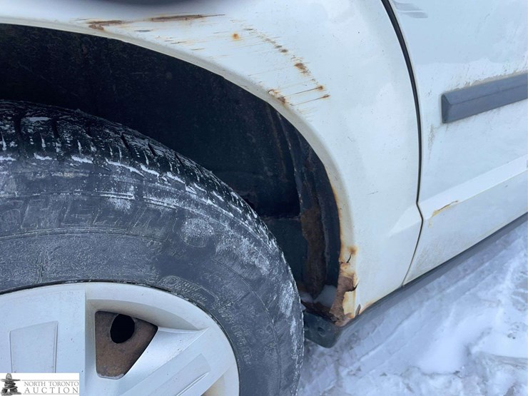 2011-dodge-grand-caravan-image-24