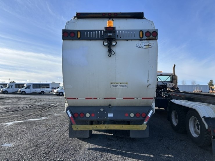 2012-peterbilt-320-image-4