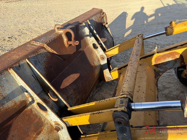 new-holland-555e-image-5