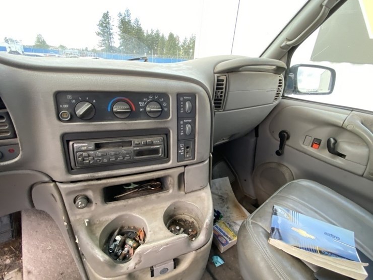 1996-chevrolet-astro-image-19
