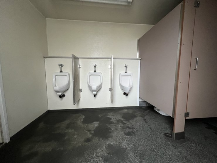 2006-acsi-tt24-102a-t/a-restroom-trailer-image-15