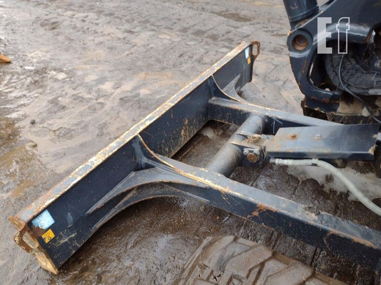 2014-hitachi-zx35u-image-25