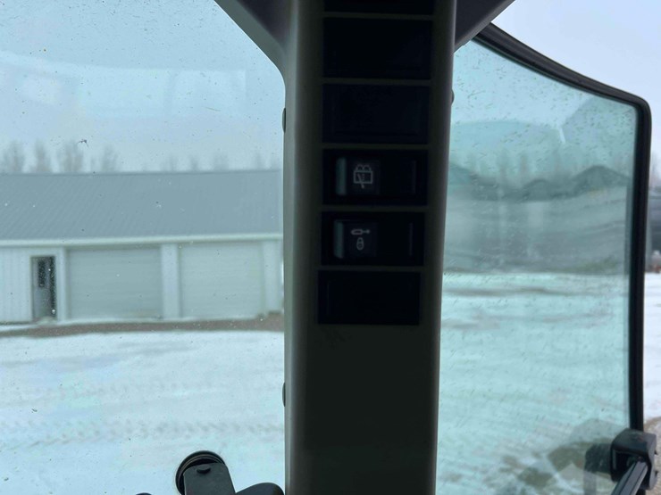 2014-case-farmall-115u-tractor-image-52