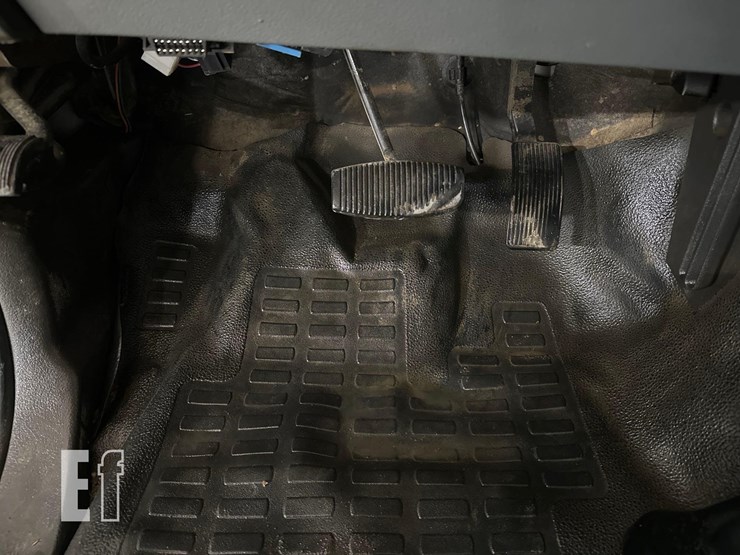 2015-ford-f550-image-14